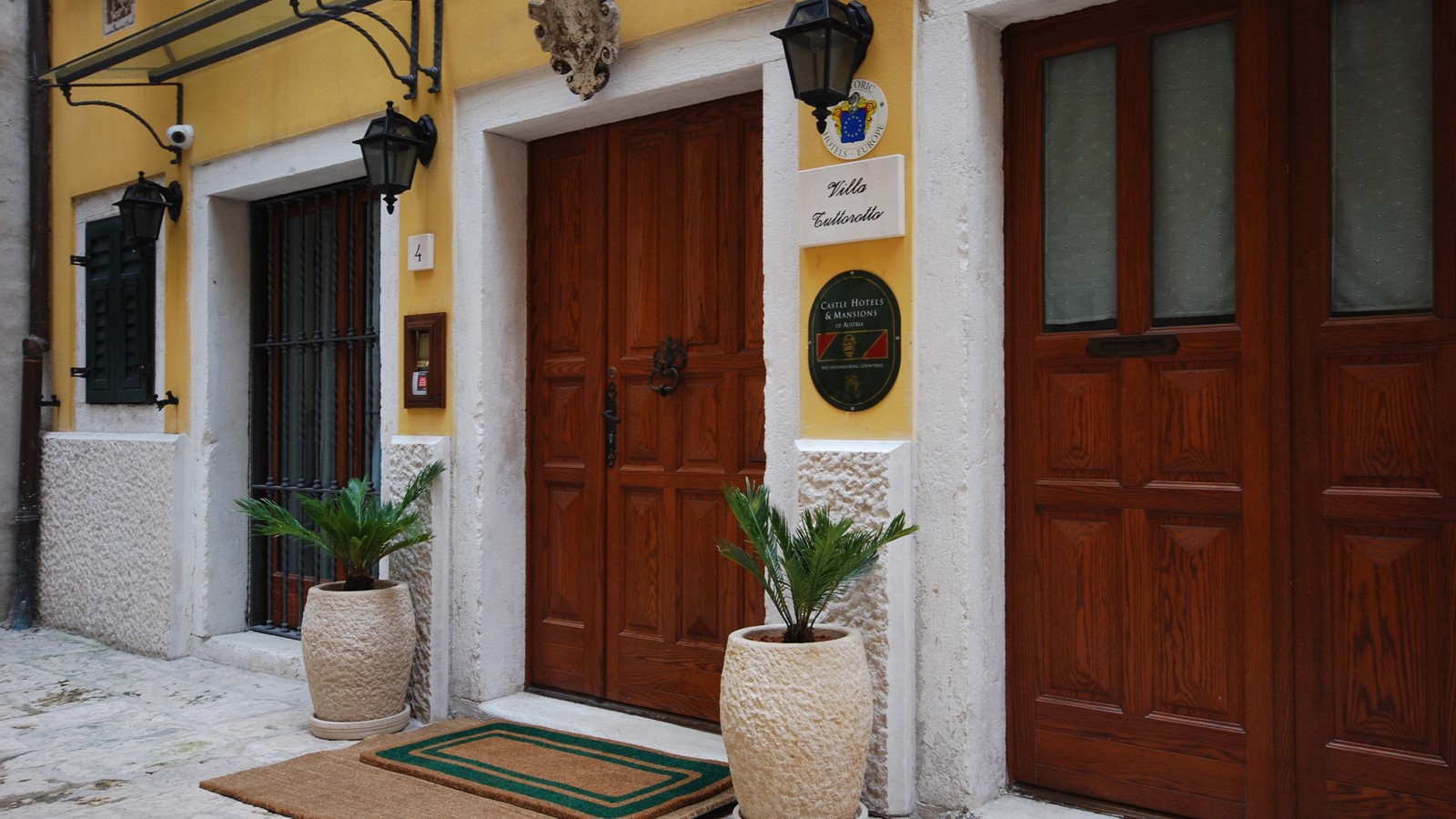 Villa Tuttorotto Entrance